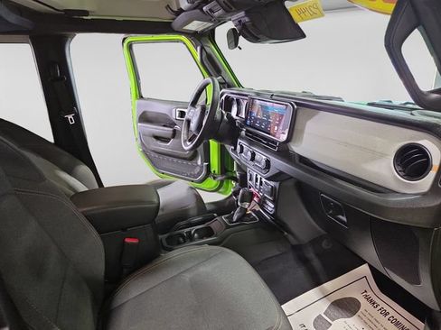 Used 2025 Jeep Wrangler Sport AWD/4WD image 30