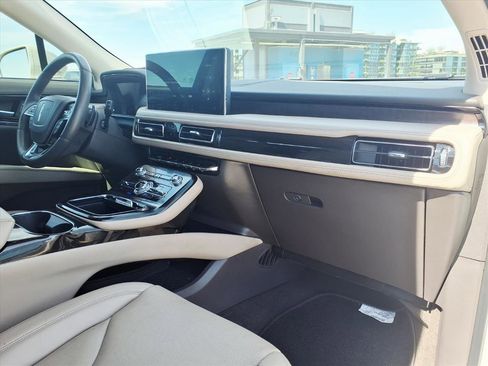 Used 2021 Lincoln Nautilus Reserve w/ Equipment Group 201A image 10