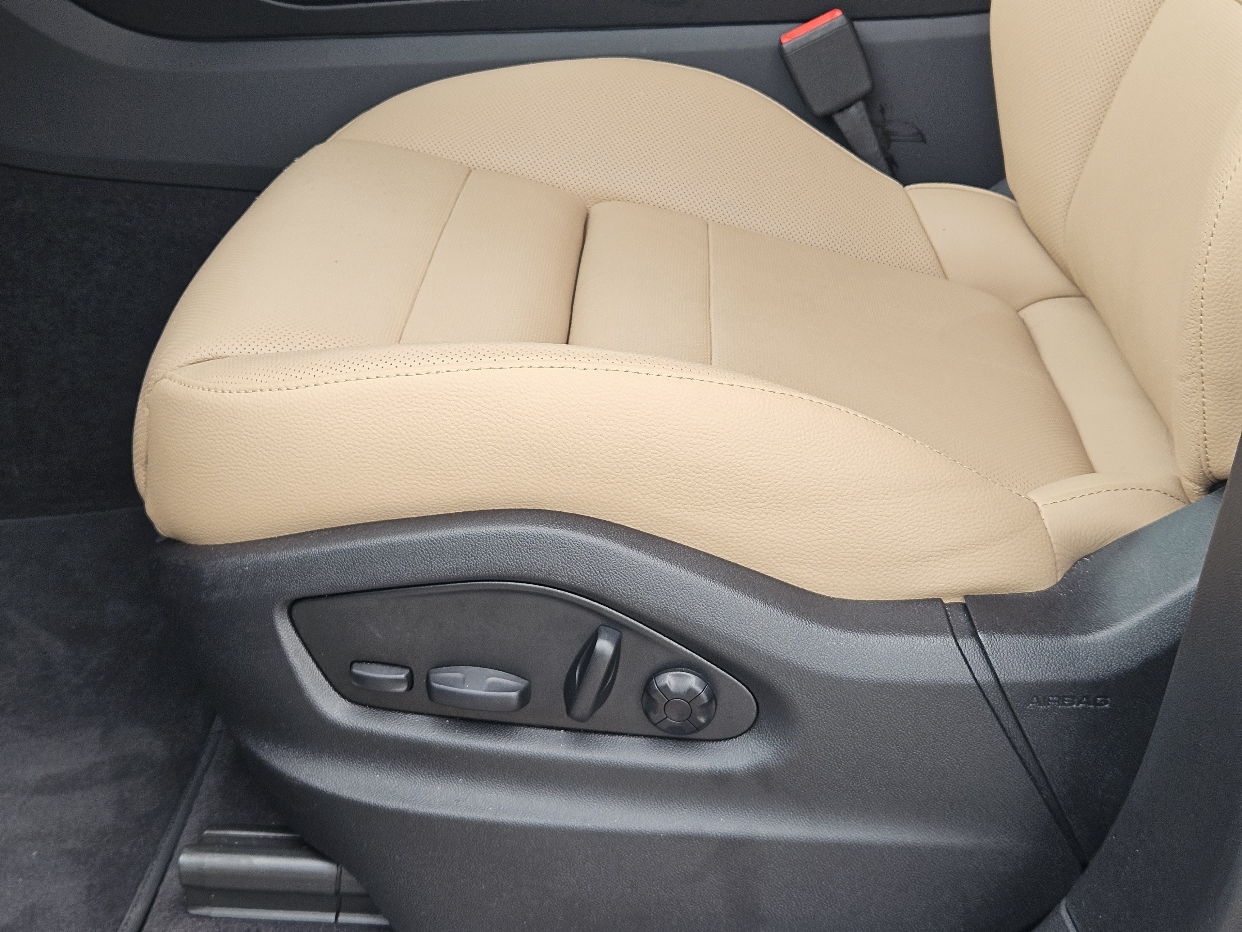 Certified 2026 Porsche Cayenne AWD/4WD image 23