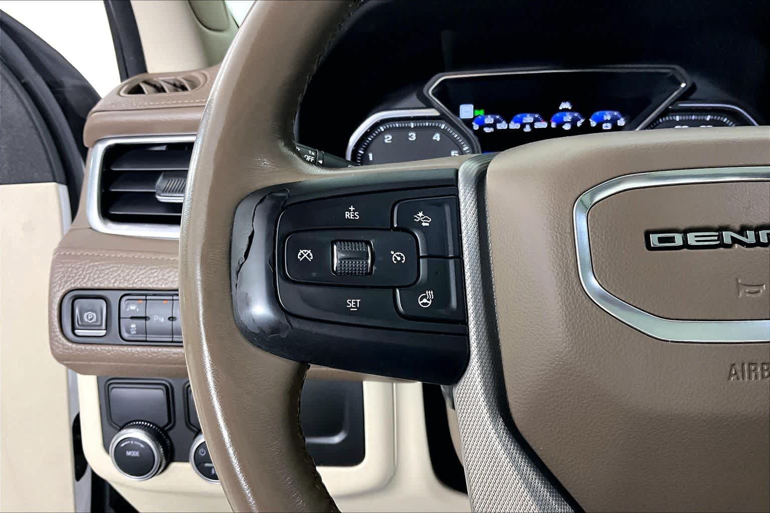 Used 2021 GMC Yukon Denali w/ Denali Premium Package RWD image 22