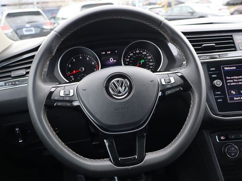 Certified 2021 Volkswagen Tiguan SE w/ Panoramic Sunroof Package image 16