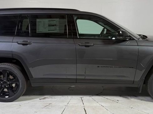 New 2025 Jeep Grand Cherokee L Limited w/ Luxury Tech Group II AWD/4WD image 8