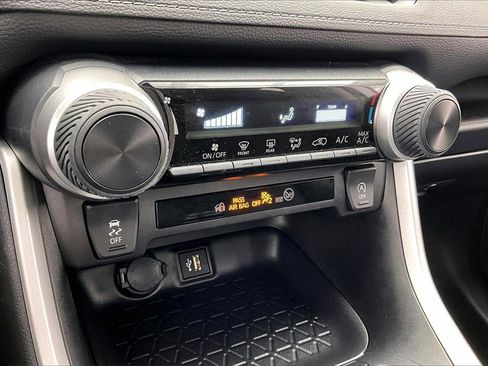 Used 2025 Toyota RAV4 LE image 31