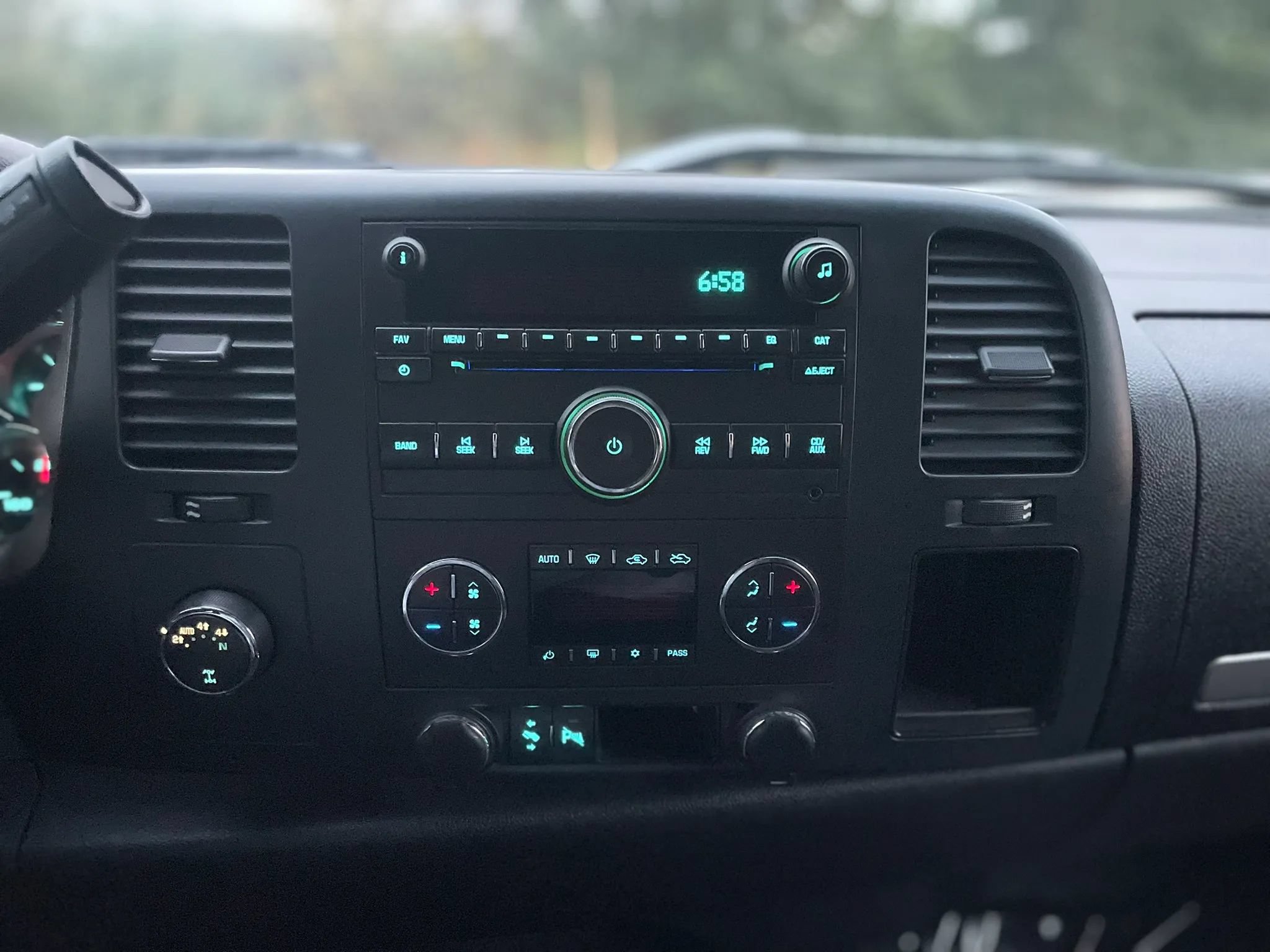 Used 2008 GMC Sierra 1500 SLE w/ Power Pack Plus AWD/4WD image 25