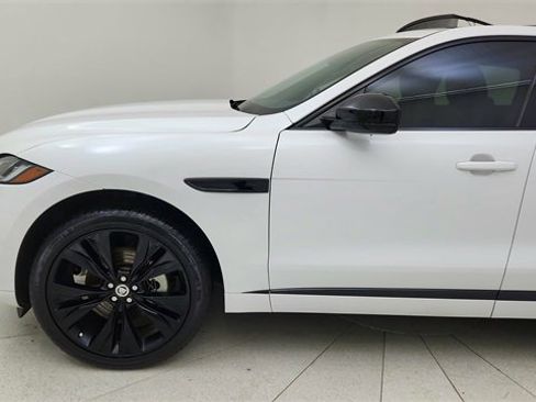 Used 2025 Jaguar F-PACE R-Dynamic S image 9