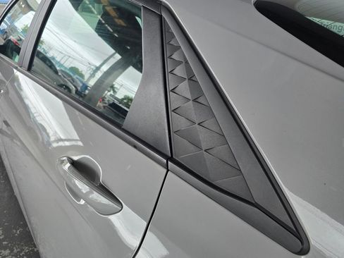 Used 2024 Hyundai Elantra SE image 17