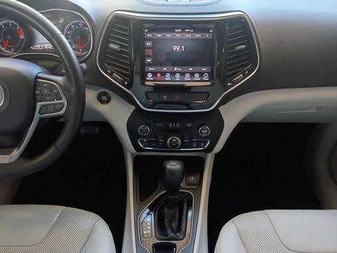 Used 2019 Jeep Cherokee Limited FWD image 3