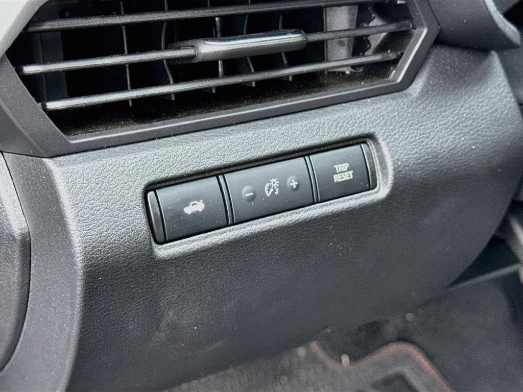 Used 2025 Nissan Altima 2.5 SR FWD image 11