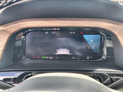 Used 2025 Volkswagen Atlas SE FWD image 12