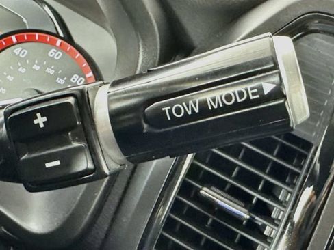 Used 2024 Nissan Titan PRO-4X w/ Pro-4x Convenience Package AWD/4WD image 17