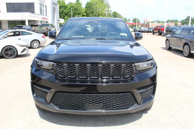 Used 2024 Jeep Grand Cherokee Altitude AWD/4WD image 7
