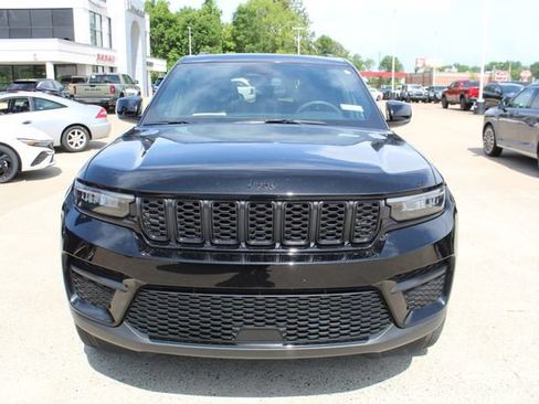 Used 2024 Jeep Grand Cherokee Altitude AWD/4WD image 7