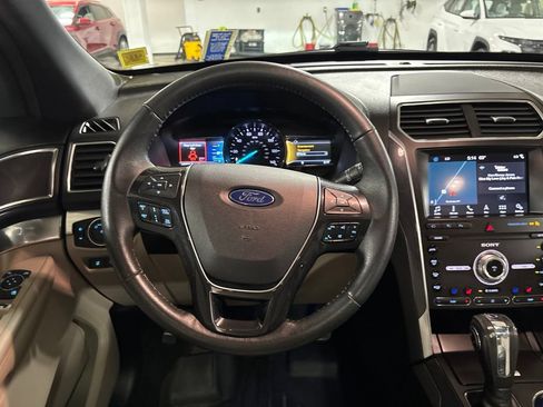 Used 2019 Ford Explorer Limited w/ Ford Safe & Smart Package AWD/4WD image 11