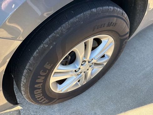 Used 2018 Buick Enclave Essence AWD/4WD image 2