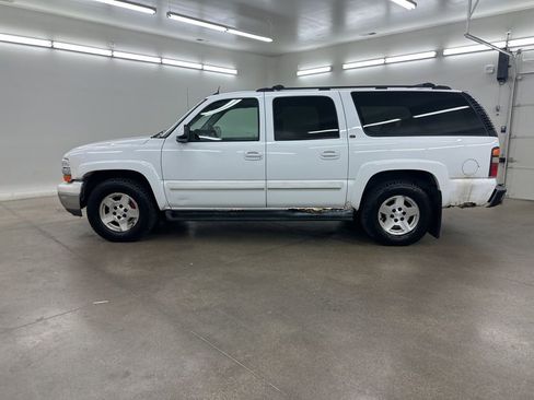 Used 2005 Chevrolet Suburban LT w/ Preferred Equipment Group image 7
