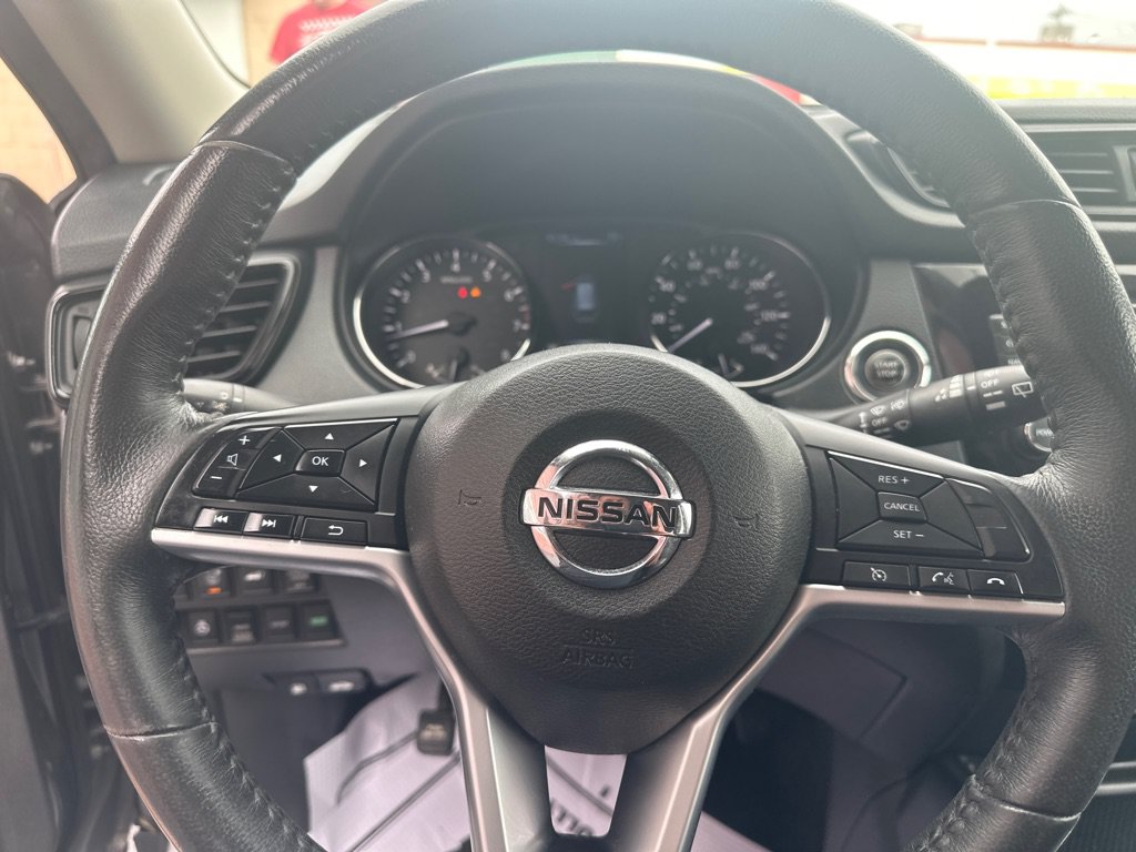 Used 2017 Nissan Rogue SV w/ SV Premium Package AWD/4WD image 25