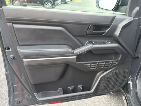 Certified 2025 Toyota Tacoma SR5 AWD/4WD image 16