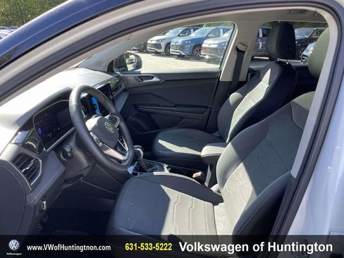 Certified 2025 Volkswagen Taos SE w/ Taos Adventure Package (SXB) image 11