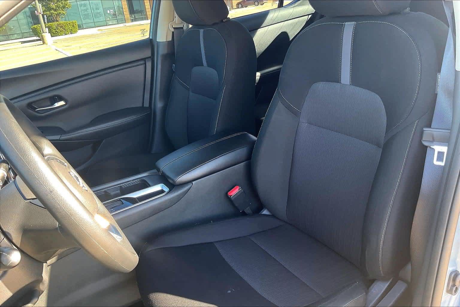 Used 2025 Nissan Sentra SV FWD image 9