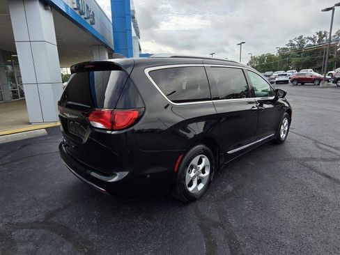 Used 2017 Chrysler Pacifica Touring-L Plus w/ Advanced Safetytec Group FWD image 11
