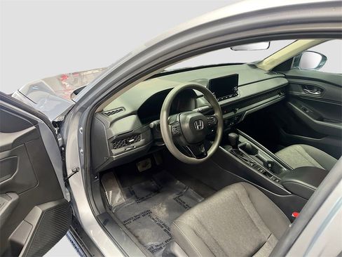 Used 2025 Honda Accord SE image 9