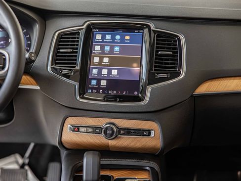 Used 2025 Volvo XC90 B6 Plus image 39