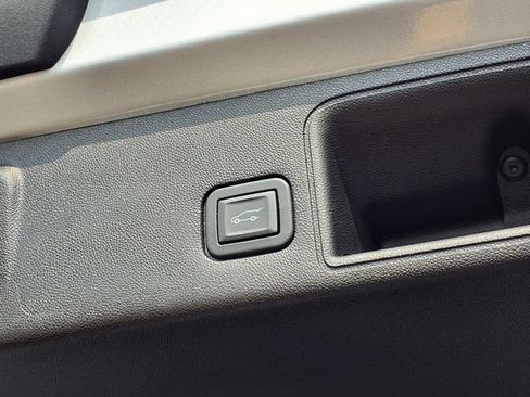 Used 2022 GMC Terrain SLE w/ Driver Convenience Package image 21