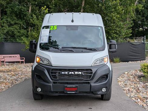 Used 2025 RAM ProMaster 2500 w/ Convenience Group FWD image 9