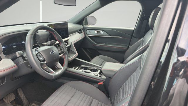Used 2025 Ford Explorer ST-Line w/ Premium Package AWD/4WD image 9