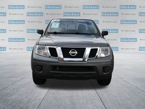 Used 2020 Nissan Frontier SV image 2