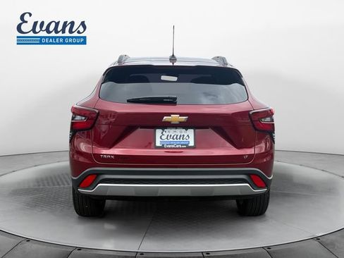 Used 2025 Chevrolet Trax LT FWD image 6