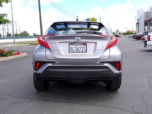 Used 2019 Toyota C-HR XLE FWD image 6