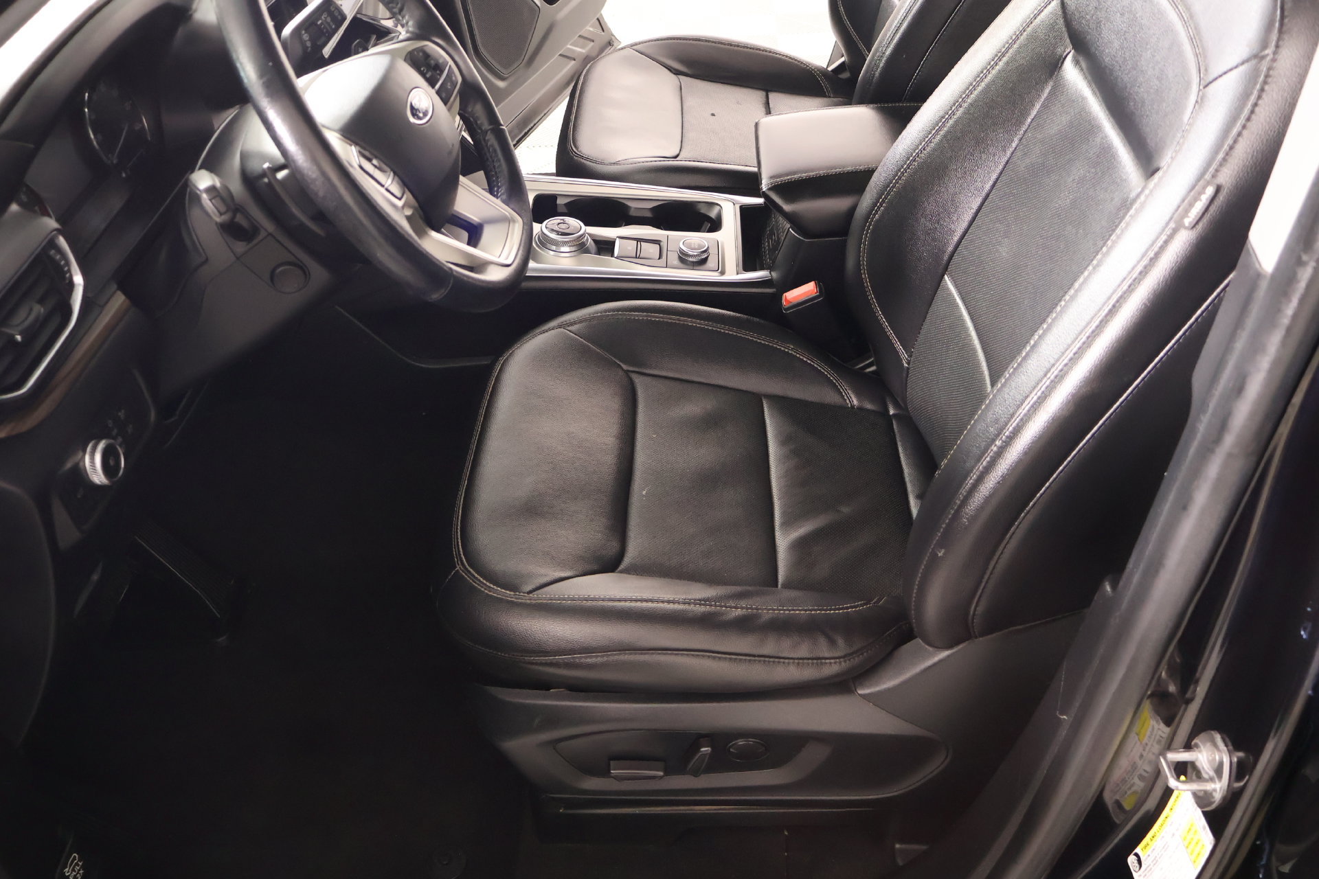 Used 2021 Ford Explorer Limited w/ Equipment Group 301A AWD/4WD image 12
