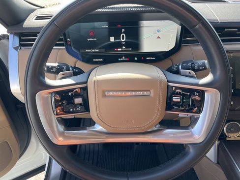 Used 2023 Land Rover Range Rover SE image 12