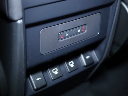 Certified 2022 Land Rover Defender 110 SE AWD/4WD image 14