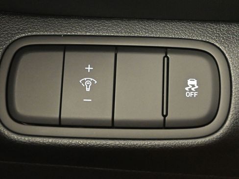 Used 2024 Hyundai Venue SEL image 12