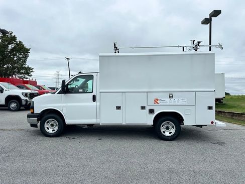 New 2025 GMC Savana 3500 w/ Power Convenience Package RWD image 6