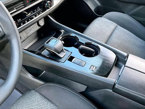 Used 2024 Nissan Rogue SV image 16