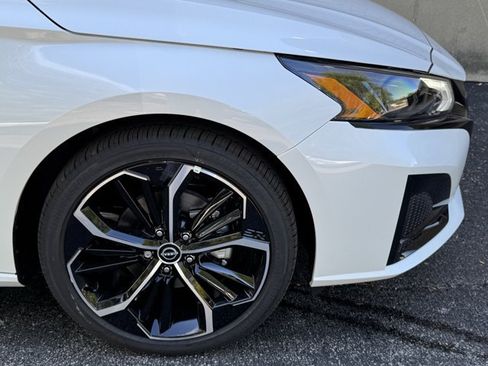 New 2026 Nissan Altima 2.5 SR w/ SR Premium Package FWD image 4