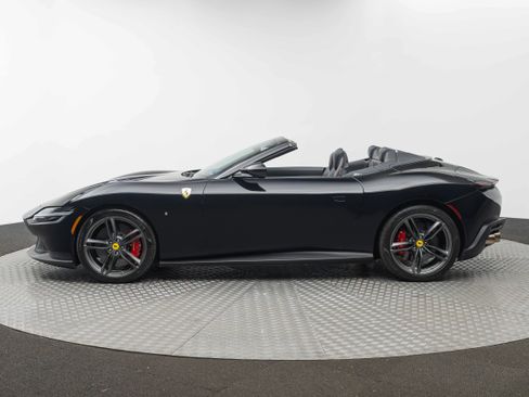Used 2025 Ferrari Roma Spider RWD image 2