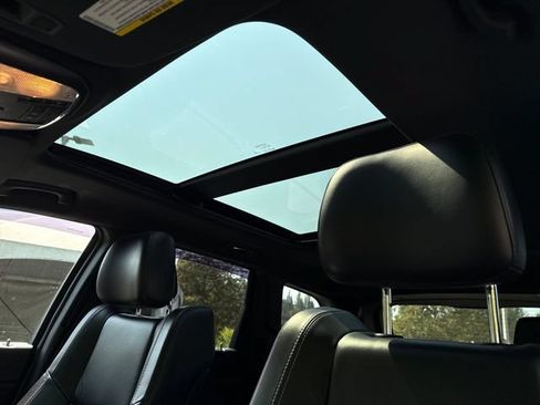 Used 2014 Jeep Grand Cherokee Limited w/ Luxury Group II AWD/4WD image 17