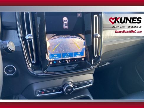 Used 2024 Volvo XC40 B5 Core image 19