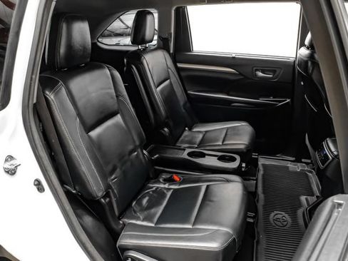 Used 2017 Toyota Highlander XLE AWD/4WD image 35