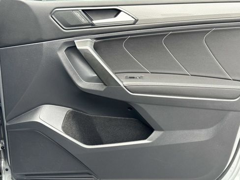 Used 2022 Volkswagen Tiguan SE image 18