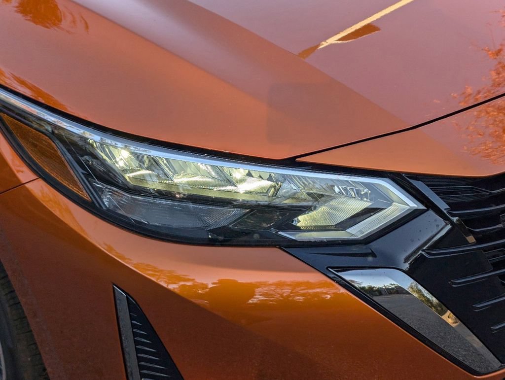 Certified 2025 Nissan Sentra SR FWD image 3