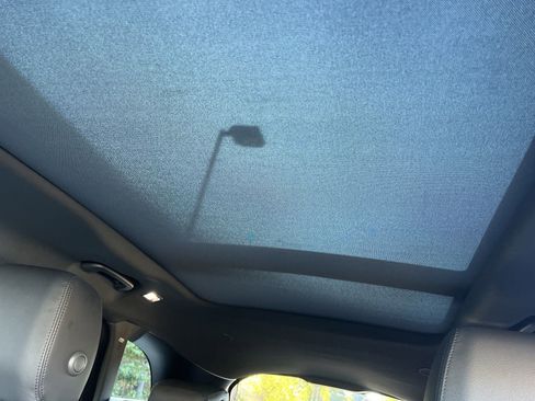 New 2025 Land Rover Range Rover Velar Dynamic SE image 28