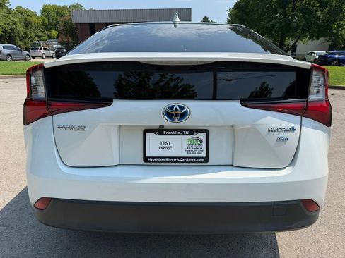 Used 2021 Toyota Prius L Eco FWD image 10