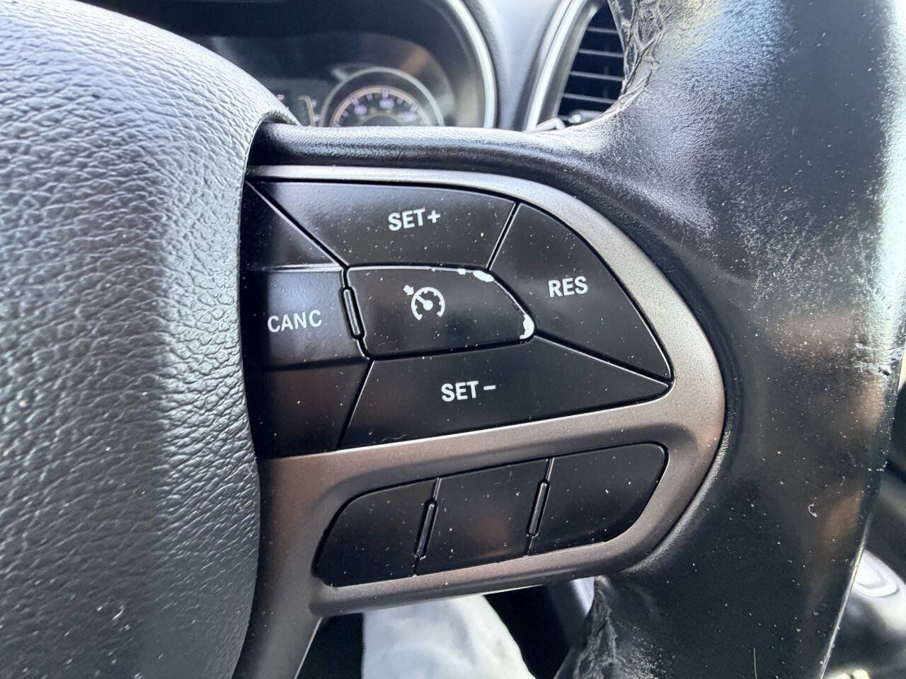 Used 2019 Jeep Cherokee Latitude Plus w/ Cold Weather Group AWD/4WD image 10