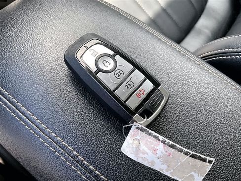 Used 2025 Ford Escape SE w/ PHEV Premium Package FWD image 19