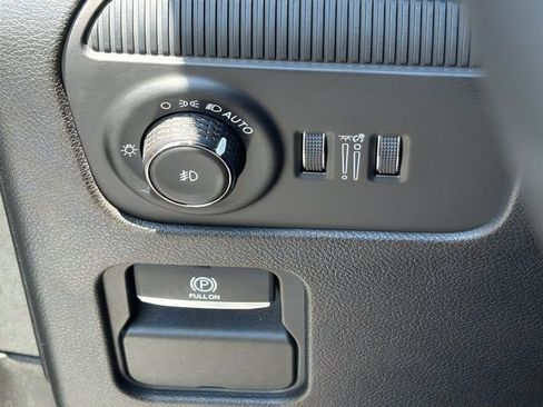 Used 2025 Jeep Wagoneer 4WD image 20